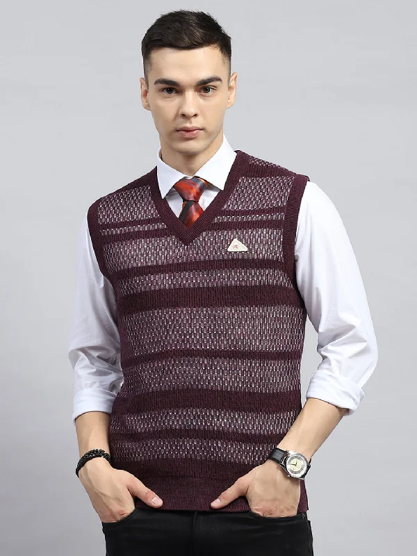 Waterproof Men's ParkasMen Maroon Self Design V Neck Sleeveless Sweater